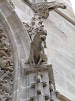 Paris, Tour St Jacques, Statue d'animal (1)